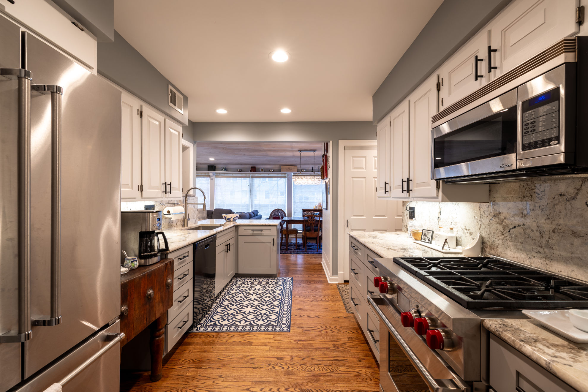 benefits of adding a closet<br />
St. Louis custom closet design professionals<br />
